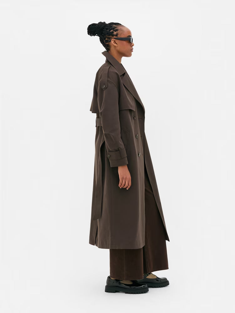 Amara | brown trenchcoat