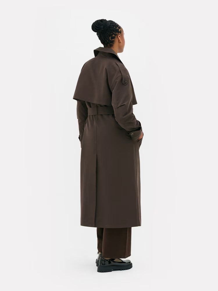 Amara | brown trenchcoat